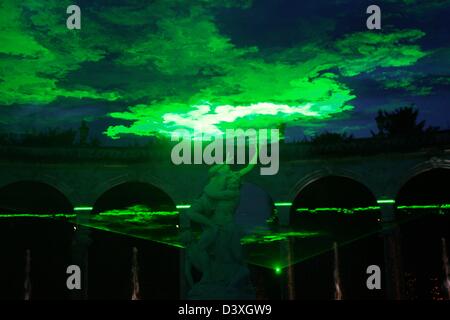Grüne Laser-Licht-Display in den Gärten von Versailles Schlösser Stockfoto