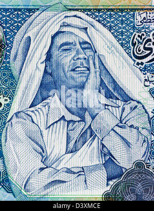 Muammar al-Gaddafi (1942-2011) auf 1 Dinar 2004 Banknote aus Libyen. Herrscher von Libyen 1969-2011. Stockfoto