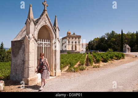 Notre Dame de Grace und Weinberg, Gignac, Hérault, Languedoc Roussillon, Frankreich Stockfoto