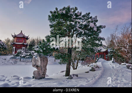 Montreal Botanischer Garten in der Dämmerung im Winter, Jardin Botanique de Montréal À la Tombée De La Nuit En Hiver, Quebec, Kanada Stockfoto