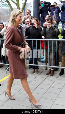 Prinzessin Maxima der Niederlande besucht eine Präsentation des Buches "Eine Welt ohne Gebärmutterhalskrebs" in Leiden, Niederlande, 26. Februar 2013. Foto: Albert Nieboer/RPE/Niederlande Stockfoto