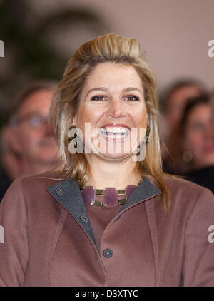 Prinzessin Maxima der Niederlande besucht eine Präsentation des Buches "Eine Welt ohne Gebärmutterhalskrebs" in Leiden, Niederlande, 26. Februar 2013. Foto: Albert Nieboer/RPE/Niederlande Stockfoto