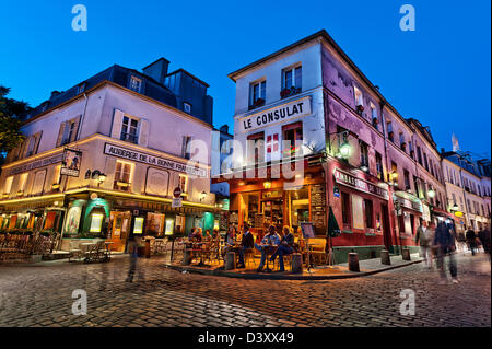 Menschen, die einen Drink im Restaurant/Café le Consulat und Auberge De La Bonne Franquette, Montmartre, Paris, Frankreich Stockfoto