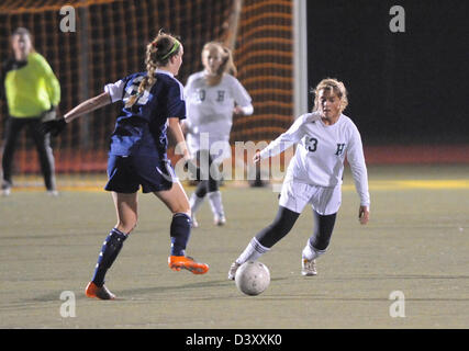 High-School-Mädchen-Fußball-Aktion im CT USA Stockfoto