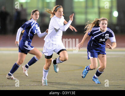 High-School-Mädchen-Fußball-Aktion im CT USA Stockfoto