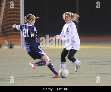 High-School-Mädchen-Fußball-Aktion im CT USA Stockfoto