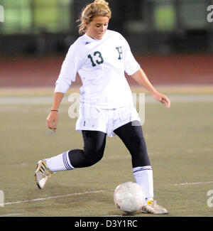 High-School-Mädchen-Fußball-Aktion im CT USA Stockfoto