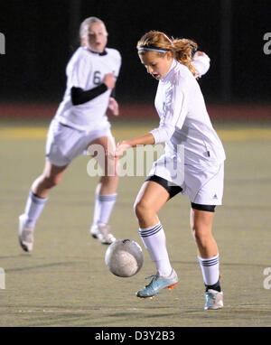 High-School-Mädchen-Fußball-Aktion im CT USA Stockfoto