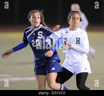 High-School-Mädchen-Fußball-Aktion im CT USA Stockfoto