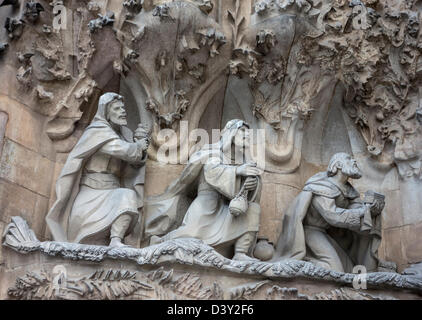 Fassade der Kathedrale Sagrada Familia, die drei Könige Statuen, Barcelona, Spanien, Europa Stockfoto