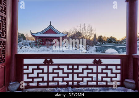 Montreal Botanischer Garten in der Dämmerung im Winter, Jardin Botanique de Montréal À la Tombée De La Nuit En Hiver, Quebec, Kanada Stockfoto