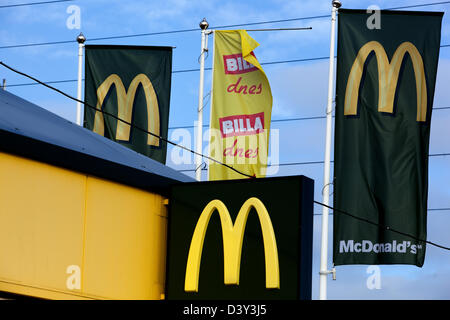 McDonalds, Billa einkaufen, logo Fahnen, Zentrum in Prag in der Tschechischen Republik Stockfoto