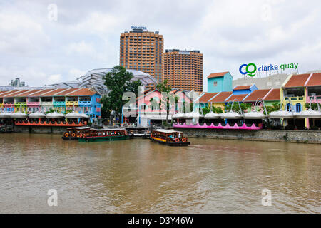 Clarke Schlüssel, Boot Schlüssel, bunte Unterhaltung Distict, Restaurants, Bars, Diskothek Bereich, Riverwalk, Zentralbereich Nacht Leben, Singapur Stockfoto