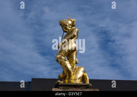 Marktbrunnen mit goldene Figur des Heiligen Georg, Eisenach, Thüringen, Europa Stockfoto