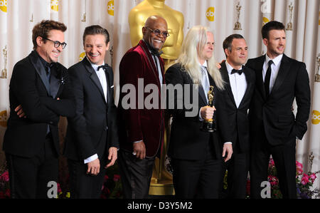 Los Angeles, USA. 24. Februar 2013. Robert Downey Jr., Jeremy Renner, Samuel, Claudio Miranda, Mark Ruffalo und Chris Evans in der Gewinner-Presse-Center an der 85. Annual Academy Awards Oscars, Los Angeles, Amerika - 24. Februar 2013.  Bildnachweis: Sydney Alford / Alamy Live News Stockfoto