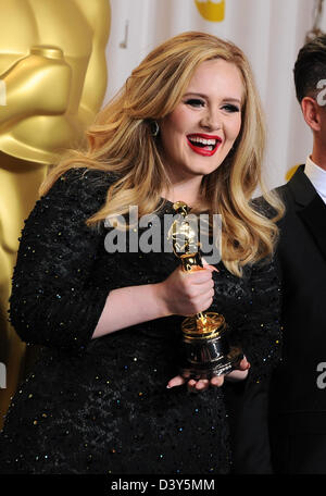 Los Angeles, USA. 24. Februar 2013. Adele im Presseraum Gewinner bei den 85. Annual Academy Awards Oscars, Los Angeles, Amerika - 24. Februar 2013.  Bildnachweis: Sydney Alford / Alamy Live News Stockfoto