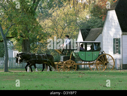 Pferdekutsche in Colonial Williamsburg Virginia USA, Wagen, Trainer, Colonial Williamsburg Virginia, amerikanische Revolution, Stockfoto