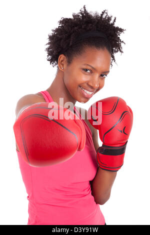 Porträt einer Fitness-Frau tragen Boxhandschuhe, isoliert auf weißem Hintergrund Stockfoto