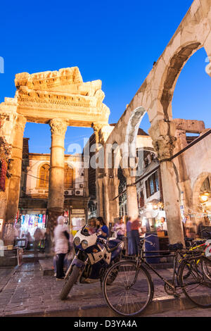 Reste der römischen Jupitertempel am Eingang des Souq Al-Hamidiyah. Damaskus, Syrien Stockfoto