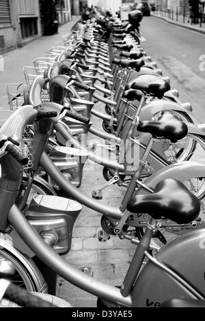 Velib, Bikesharing-Fahrräder in Paris, Frankreich. Stockfoto