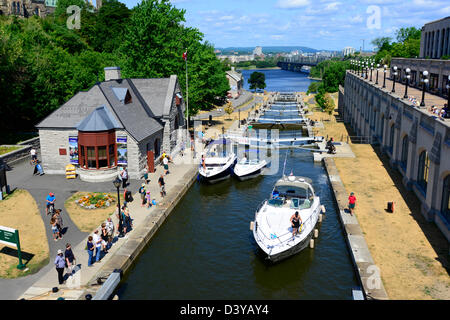 Rideau-Kanal nationalen historischen Ort Ottawa Ontario Kanada nationale Hauptstadt Schlösser aus Ottawa River zum Lake Ontario Stockfoto