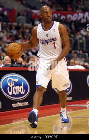 Los Angeles, Kalifornien, USA. 26. Februar 2013. Los Angeles, CA. Los Angeles Clippers Point Guard Chauncey Billups (1) bewegt sich den Ball während der NBA-Spiel zwischen den Los Angeles Clippers und die Charlotte Bobcats im Staples Center in Los Angeles, CA. David Hood/CSM/Alamy Live News Stockfoto