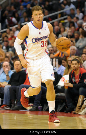 Los Angeles, Kalifornien, USA. 26. Februar 2013. Los Angeles, CA. Los Angeles Clippers Power Forwards Blake Griffin (32) bewegt sich den Ball während der NBA-Spiel zwischen den Los Angeles Clippers und die Charlotte Bobcats im Staples Center in Los Angeles, CA. David Hood/CSM/Alamy Live News Stockfoto