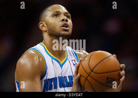 New Orleans, Louisiana, USA. 26. Februar 2013. New Orleans Hornets shooting Guard Eric Gordon (10) schießt ein Foul Schuss während der NBA-Basketball-Spiel zwischen den New Orleans Hornets und der Brooklyn Nets in der New Orleans Arena in New Orleans, Louisiana Bildnachweis: Cal Sport Media / Alamy Live News Stockfoto