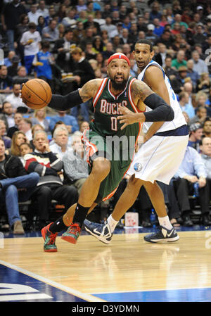 Dallas, Texas, USA. 26. Februar 2013. Milwaukee Bucks power forward Drew Gooden #0 bei einem NBA-Spiel zwischen den Milwaukee Bucks und den Dallas Mavericks das American Airlines Center in Dallas, TX Milwaukee besiegte Dallas 95-90.  Bildnachweis: Cal Sport Media / Alamy Live News Stockfoto
