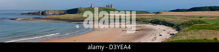 Embleton Bay und Dunstanburgh Castle, in der Nähe von Embleton, Northumberland Stockfoto