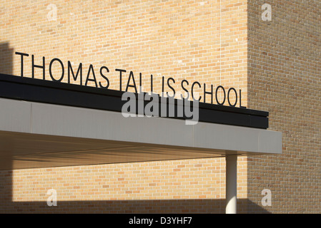 Thomas Tallis Schule, Greenwich, Großbritannien. Architekt: John McAslan & Partner, 2012. Schule-Beschilderung. Stockfoto