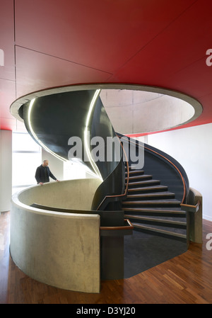 CORBY CUBE, Corby, Großbritannien. Architekt: Hawkins Brown Architekten LLP, 2010. Detail der spiralförmige Treppe. Stockfoto