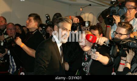 Baden-Baden, Deutschland. 26. Februar 2013. George Clooney besucht den deutschen Medienpreis (Deutscher Medienpreis) in Baden-Baden, Deutschland, am 26. Februar 2013. Clooney wird für sein humanitäres Engagement ausgezeichnet... Bildnachweis: Dpa Picture Alliance / Alamy Live News Stockfoto