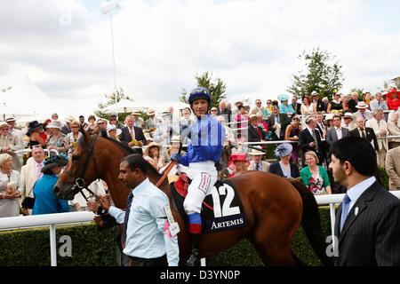 Jockey Frankie Dettori in der Gewinner-Gehäuse auf dem Goodwood Racecourse am 29. Juli 2010. Stockfoto