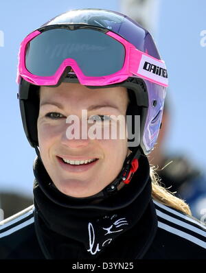 Garmisch-Partenkirchen, Deutschland. 27. Februar 2013. Garmisch, Deutschland. 27. Februar 2013. Deutsche alpine Ski Racer Maria Hoefl-Riesch lächelt vor die erste Frauen downhill-Training an der alpinen Ski WM Garmisch-Partenkirchen.  Foto: STEPHAN JANSEN/Dpa/Alamy Live News/Dpa/Alamy Live News/Dpa/Alamy Live News Stockfoto