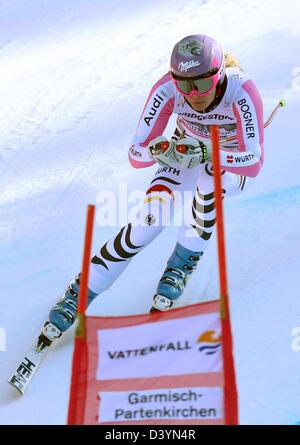 Garmisch-Partenkirchen, Deutschland. 27. Februar 2013. Garmisch, Deutschland. 27. Februar 2013. Deutscher Skirennläufer Maria Hoefl-Riesch geht hangabwärts Abfahrtstraining Tagung der Frauen bei der alpinen Ski WM Garmisch-Partenkirchen, Deutschland, 27. Februar 2013.  Foto: KARL-JOSEF HILDENBRAND/Dpa/Alamy Live News Stockfoto