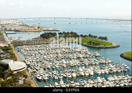 Marriott Marquis Marina, Handelshafen, Naval Dockyard und Hafen mit Coronado Brücke San Diego Kalifornien USA Stockfoto