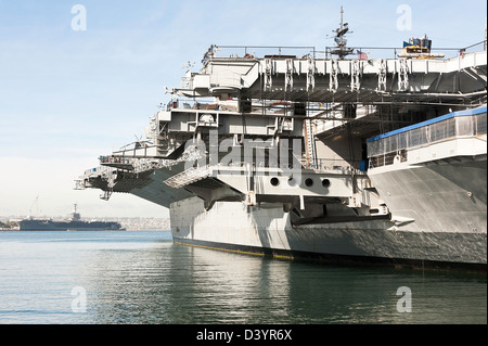 Der Ruhestand Vereinigte Staaten Marine Flugzeugträger USS Midway, jetzt ein Museum angedockt in San Diego Kalifornien USA Stockfoto