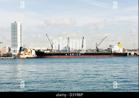 Containerschiff und Massengutfrachter angedockt im Hafen von San Diego Hafen Kalifornien Vereinigte Staaten Amerika USA Stockfoto