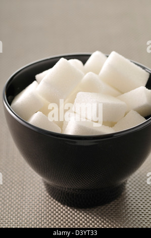 Schüssel mit Würfelzucker Stockfoto