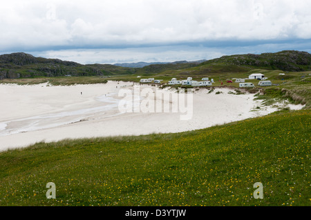 Touring Wohnwagen geparkt auf der Machair hinter Tràigh Na Beirigh an der Westküste von der Isle of Lewis auf den äußeren Hebriden. Stockfoto