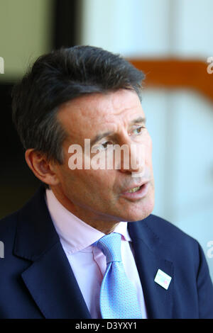 Glasgow, Vereinigtes Königreich. 27. Februar 2013.  Seb Coe besucht Shawlands Academy Glasgow Glasgow Bewerbung für 2018-Jugend-Olympischen Spiele (YOG) als Teil des London 2012 Vermächtnis zu unterstützen. Bildnachweis: ALAN OLIVER / Alamy Live News Stockfoto