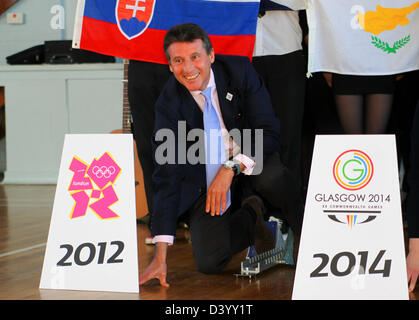 Glasgow, Vereinigtes Königreich. 27. Februar 2013.  Seb Coe besucht Shawlands Academy Glasgow Glasgow Bewerbung für 2018-Jugend-Olympischen Spiele (YOG) als Teil des London 2012 Vermächtnis zu unterstützen. Bildnachweis: ALAN OLIVER / Alamy Live News Stockfoto