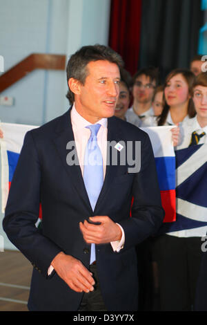 Glasgow, Vereinigtes Königreich. 27. Februar 2013.  Seb Coe besucht Shawlands Academy Glasgow Glasgow Bewerbung für 2018-Jugend-Olympischen Spiele (YOG) als Teil des London 2012 Vermächtnis zu unterstützen. Bildnachweis: ALAN OLIVER / Alamy Live News Stockfoto