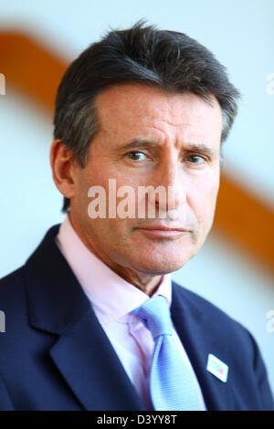 Glasgow, Vereinigtes Königreich. 27. Februar 2013.  Seb Coe besucht Shawlands Academy Glasgow Glasgow Bewerbung für 2018-Jugend-Olympischen Spiele (YOG) als Teil des London 2012 Vermächtnis zu unterstützen. Bildnachweis: ALAN OLIVER / Alamy Live News Stockfoto