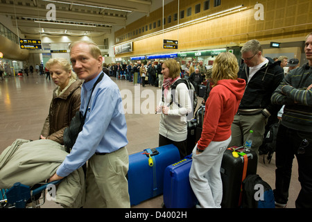 Menschen, die Check-in am Flughafen, Flughafen Arlanda, Stockholm, Schweden. Stockfoto