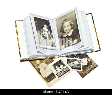 Ein Fotoalbum mit alten Bildern von Familienmitgliedern. Stockfoto