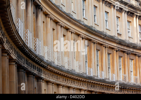 Georgische Reihenhaus Häuser auf den Zirkus in Bath, England. Stockfoto