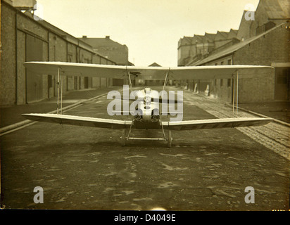 Die Gloster Gannet war ein britisches Trägerflugzeug, das in den 1950er Jahren von der Royal Navy eingesetzt wurde Er hatte ein markantes, faltbares Flügeldesign für eine einfachere Aufbewahrung auf Flugzeugträgern. Stockfoto