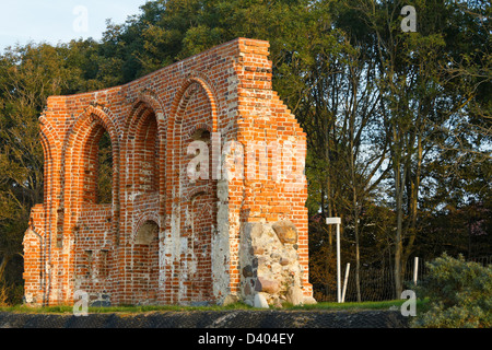 Hoff auf der Ostsee, Polen, Ruinen der St.-Nikolaus-Kirche Stockfoto